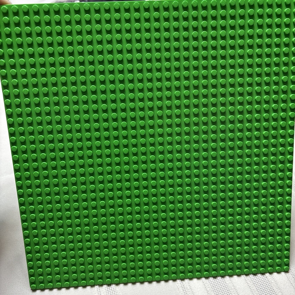 LEGO Genuine 32 X 32 Stud 10" X 10" Green Grass Flat Base Plate